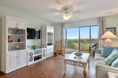 Image de Oceanfront, Huge Deck, Nouveau lit King!