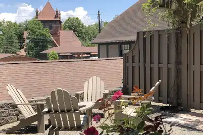 Image de Le village historique de Biltmore au centre-ville d'Asheville; Griffin's Lair, shopping, marche.