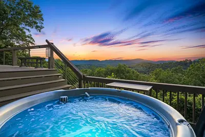 Image de Vues magnifiques depuis le spa, Ă seulement 20 minutes du centre-ville d'Asheville. Biltmore Pass inclus!