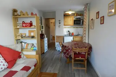 Image de 100m du centre station, vue vallée/pistes de ski, parking, casier à ski, 21m², Les 7 Laux