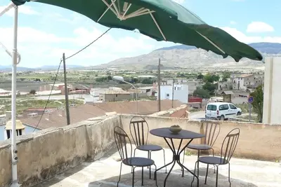 Image de Une petite pièce avec cuisine et salle de bain
