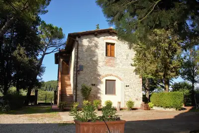 Image de maison / villa avec vue et jardin exclusif dans la campagne près de Florence