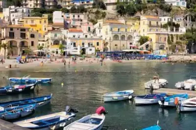 Image de Zifina. . . Ă deux pas de pierre de la mer
