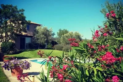 Image de Luberon - Villa Roquefraiche (climatisée, piscine, jardin de près de 3000 m2)