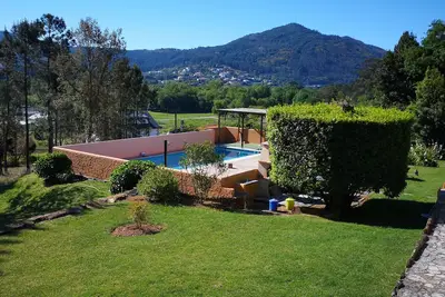 Image de Cottage attrayant Une piscine avec vue sur Rio et le Portugal. Promenades de la porte.