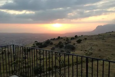 Image de apartm confortable et calme. 60 sq. M. avec piscine et vue sur le Golfe de Castellammare