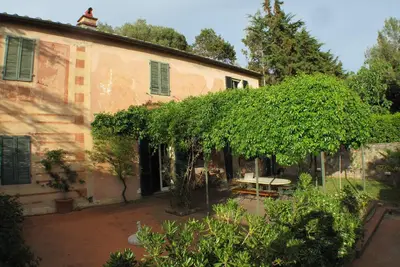 Charmante casale jumelée du 19ème siècle avec jardin