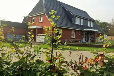Image de Cozy, rez-de-chaussée lumineux appartement avec terrasse