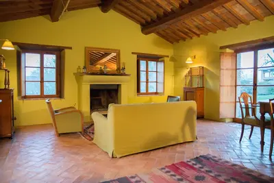 Image de Borgo historique, entièrement restauré avec petite église, nature et lac