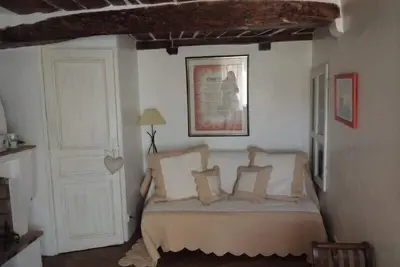 Image de petite mais douce maison de ville Ă Grimaud