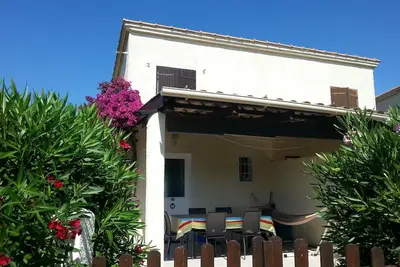 Image de Superbe villa, 150m de la plage, climatisée, avec véranda, jardin et terrasses