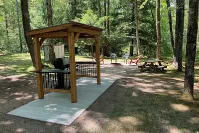 Image de Nouveau! Falling Leaf Retreat 1 Bed 1 Bath Cottage