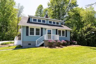 Image de Cottage de Charme Situé à distance de marche du centre-ville de Brevard, Caroline du Nord
