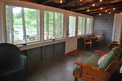 Image de Belle cabine au bord du lac, près de Baxter Sp