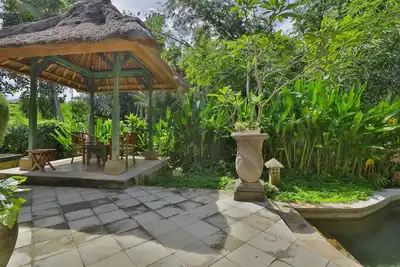 Image de 1 Br Villa près d'Ubud avec un bassin profond privé et un salon avec petit déjeuner