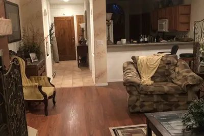 Image de Villa tranquille et sophistiquée dans le centre de la ville