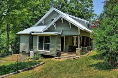 Image de Alamo River House-3 Br, 2 Ba Location River Front avec Hot Tub! Animaux considérés, accès facile, Wifi