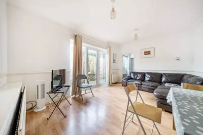 Image de Spacieux appartement de 2 chambres avec jardin au rez-de-chaussée près du Dlr