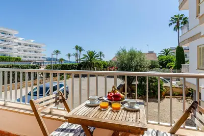 Image de YourHouse Reganyol, appartement à la plage