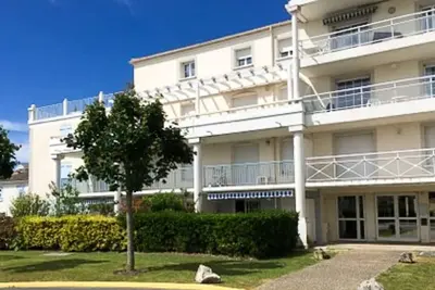 Image de Charmant appartement avec jardin privé et accès piscine