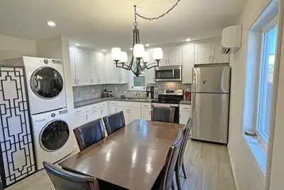 Image de Oasis urbain de Portland - suites de 3 chambres / salle de bain et cuisine moderne