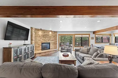 Image de ** Nouvelle inscription ** Spa privatif, 3 très grands lits, 2 espaces de vie, Wifi gratuit