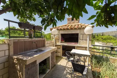 Image de Belle chambre neuve près de Dubrovnik avec balcon et salle de bain privée.