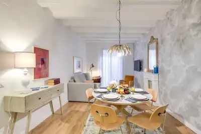 Image de Sweett | Gothic Iv - Trois Chambres Appartement, Couchages 8