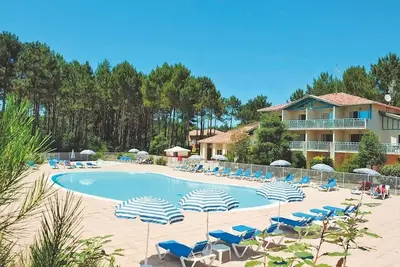 Image de T3 sur golf de Pinsolle, avec piscine, cadre exceptionnel!