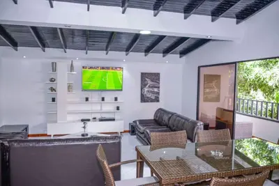 Image de 6 Chambre 7 Salle de bain Ac, Hot Tub par Wifi