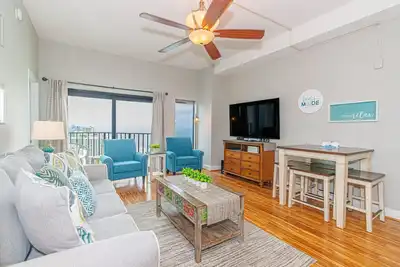 Image de Condo avec 2 chambres et 2 salles de bain avec vue sur l'océan ~ Palace2314