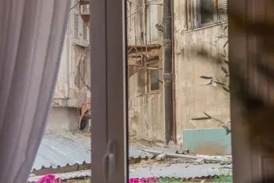 Image de Living near Acropolis by Sylvia Staikou