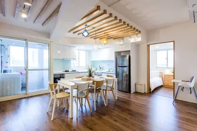 Image de Appartement récemment rénové de 3 chambres à 1 minute de la station de Mrt
