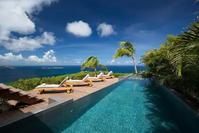Image de Piscine privée, grande terrasse, aires de repos, salle à manger Alfresco, centre de remise en forme, Wifi gratuit