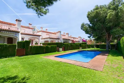 Image de Maison Jumelée avec Piscine · Uhc Bosque Ii