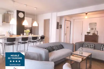 Image de 4(*) Standing flat, 3 bedrooms, private parking with Ac near Panier Vieux-Port