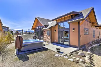 Image de Nouveau! Mtn-View Fraser Home avec bain à remous, près du ski!