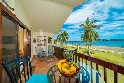 Image de Pieds dans le sable, vue sur la mer, 1 Br 1ba, piscine face à la mer