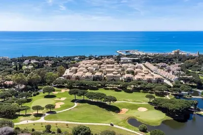 Image de Appartement spacieux pour des vacances parfaites à Cabopino, Marbella, Costa del Sol