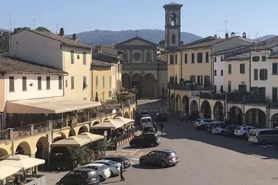 Image de Luxe sur la Piazza Ă Greve In Chiant