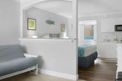 Image de Unité # 115 de condo / hôtel Pelican Pointe Efficacité abordable au cœur de Clearwater Beach!