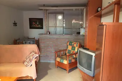 Appartement de 3 pièces avec balcon et vue mer.