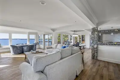 Image de Belle et luxueuse maison du lac de Charlevoix!