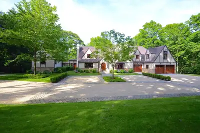 Image de Magnifique Nouvelle Villa PRIVÉE 10k Sf Avec Tout Amenagement Imaginable