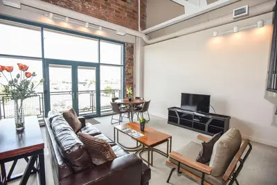 Image de Premier Luxury Lakeview Condo
