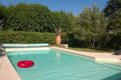 Image de La Campagne En Ville à Saintes. Piscine privée chauffée. En bord de Charente.