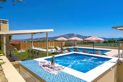 Image de Villa Hill, superbe villa de 2 chambres avec piscine privée et vue imprenable