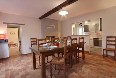 Image de Maison Percheronne Spacieuse avec Billard, Babyfoot, et Jardin Clos, Animaux Bienvenus!