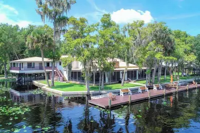 Image de Logement PRIVÉ PRIVÉ! -Amenez votre bateau-poisson du quai-30 min. à Daytona!