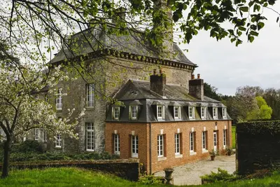 Charmante Maison dans Aile de Château du 18ème avec Jardin et Proximité Étangs, Forêt, Loisirs